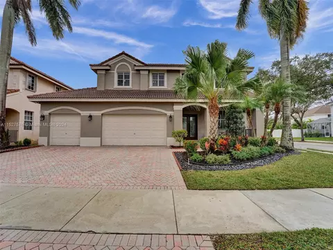 940 Crestview Cir, Weston, FL 33327