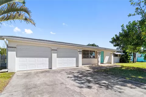 107 W Lake Dr, Lehigh Acres, FL 33936
