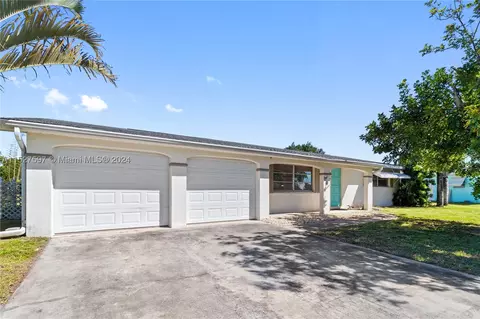 107 W Lake Dr, Lehigh Acres, FL 33936