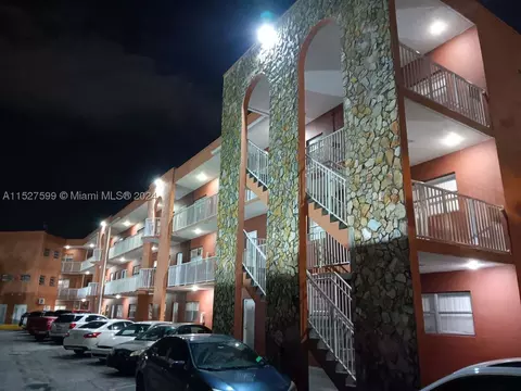 6850 W 16th Dr #219, Hialeah, FL 33014