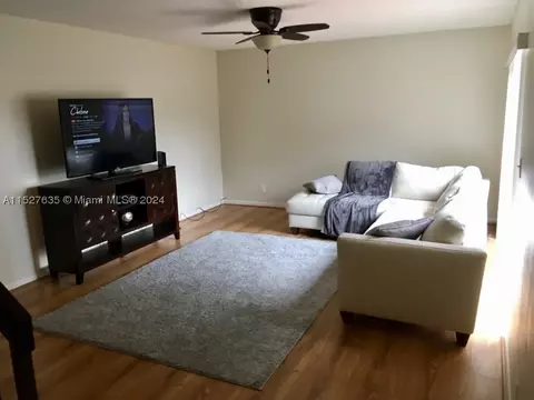 532 SE 28th Ave #23B, Boynton Beach, FL 33435