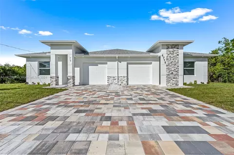 366-368 S Limerick Ave, Lehigh Acres, FL 33974