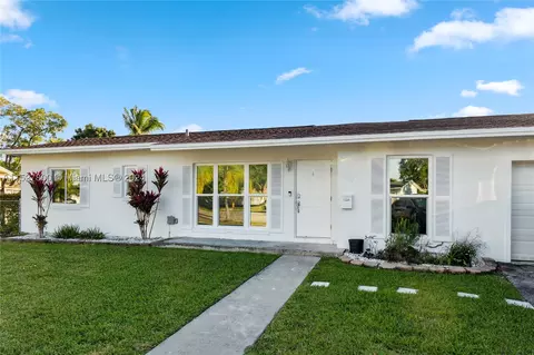 9222 SW 181st Ter, Palmetto Bay, FL 33157