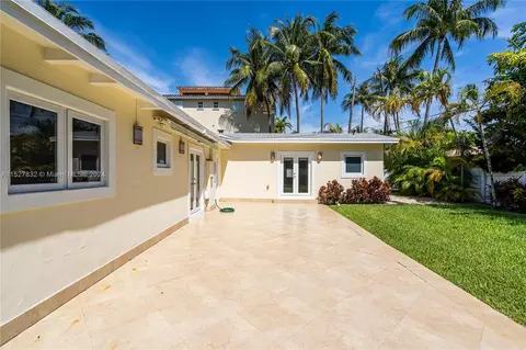 Exterior - 815 Harbor Dr, Key Biscayne, FL 33149 photo 8 of 11