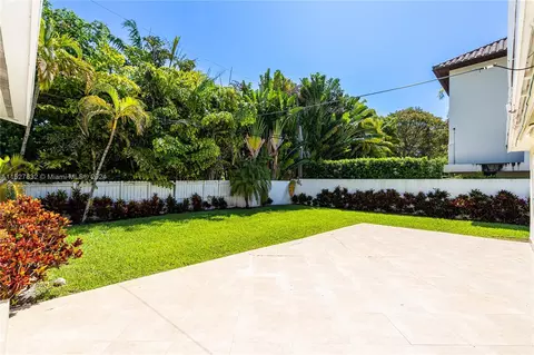 Exterior - 815 Harbor Dr, Key Biscayne, FL 33149 photo 10 of 11