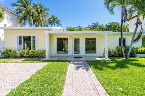 Exterior - 815 Harbor Dr, Key Biscayne, FL 33149 photo 4 of 11