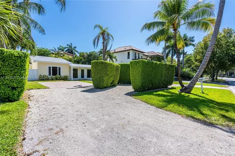 Exterior - 815 Harbor Dr, Key Biscayne, FL 33149 photo 2 of 11