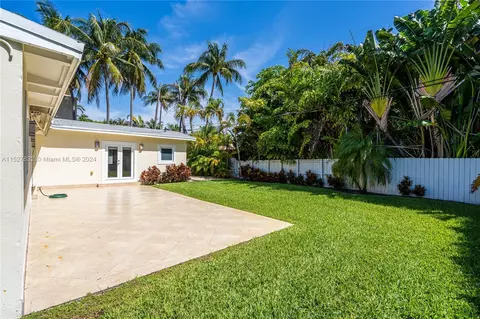 Exterior - 815 Harbor Dr, Key Biscayne, FL 33149 photo 7 of 11