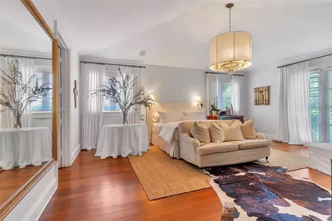 Bedroom - 695 Harbor Dr, Key Biscayne, FL 33149 photo 1 of 2