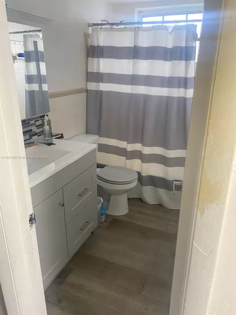 5500 SW 77th Ct #201, Miami, FL 33155