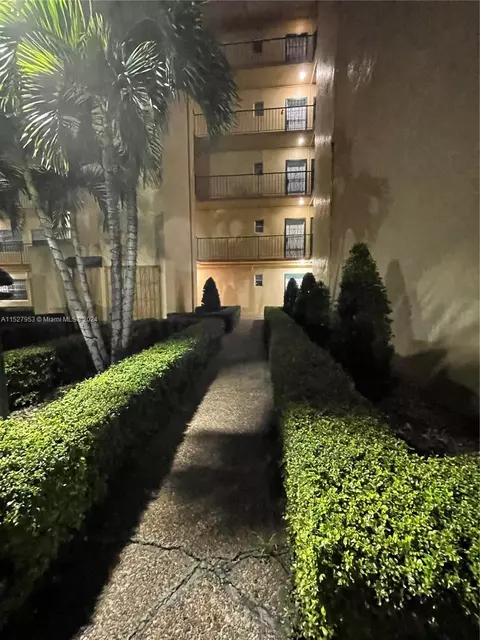 4490 W 19th Ct #B415, Hialeah, FL 33012