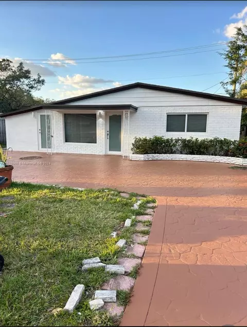 5701 Freedom St, Hollywood, FL 33021