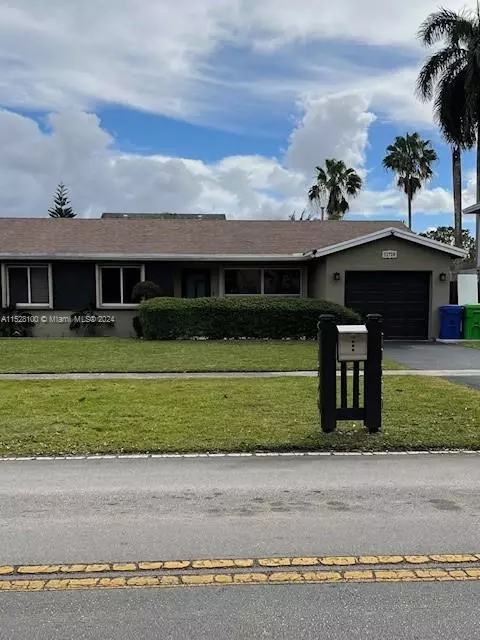 11720 NW 44th St, Sunrise, FL 33323