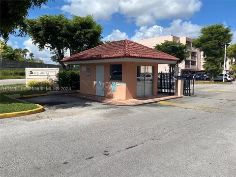 1900 W 68th St #D107, Hialeah, FL 33014