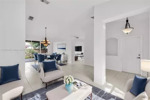 8845 NW 168th St, Miami Lakes, FL 33018