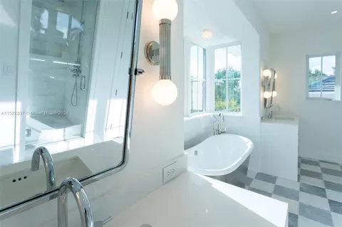 Bath - Undisclosed, Key Biscayne, FL 33149 photo 6 of 14