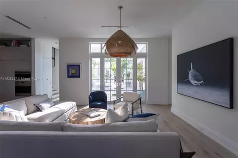 Living - Undisclosed, Key Biscayne, FL 33149 photo 8 of 8