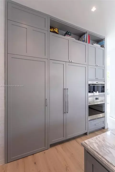 Kitchen - Undisclosed, Key Biscayne, FL 33149 photo 6 of 9