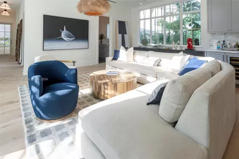 Living - Undisclosed, Key Biscayne, FL 33149 photo 5 of 8