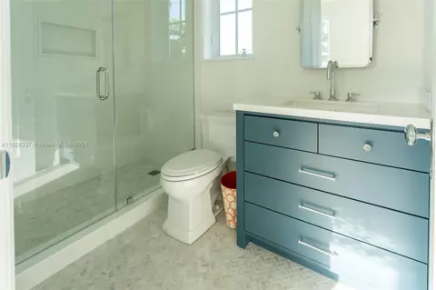 Bath - Undisclosed, Key Biscayne, FL 33149 photo 12 of 14