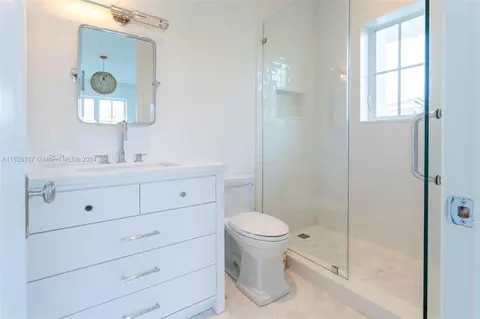 Bath - Undisclosed, Key Biscayne, FL 33149 photo 11 of 14