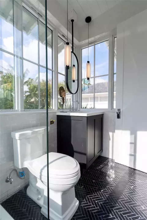 Bath - Undisclosed, Key Biscayne, FL 33149 photo 14 of 14