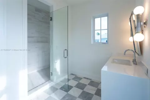 Bath - Undisclosed, Key Biscayne, FL 33149 photo 7 of 14