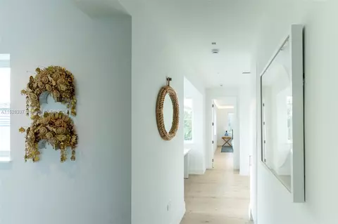 Entry Way - Undisclosed, Key Biscayne, FL 33149 photo 8 of 9