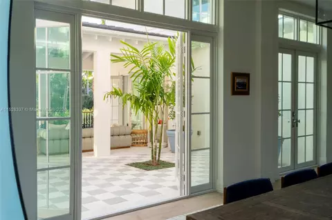 Entry Way - Undisclosed, Key Biscayne, FL 33149 photo 5 of 9