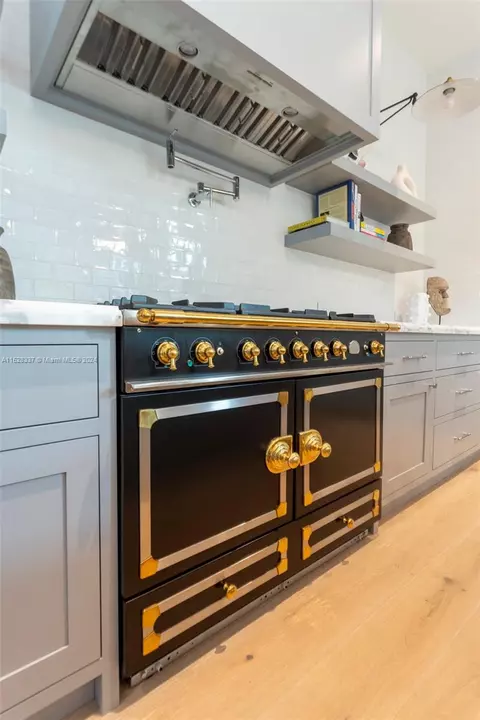 Kitchen - Undisclosed, Key Biscayne, FL 33149 photo 2 of 9