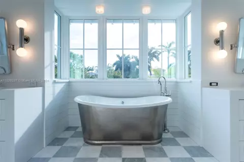 Bath - Undisclosed, Key Biscayne, FL 33149 photo 10 of 14