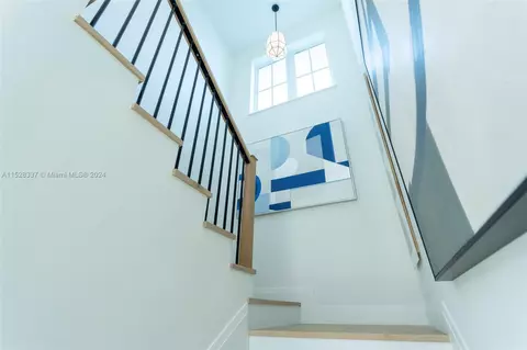 Entry Way - Undisclosed, Key Biscayne, FL 33149 photo 7 of 9