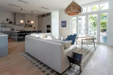Living - Undisclosed, Key Biscayne, FL 33149 photo 6 of 8
