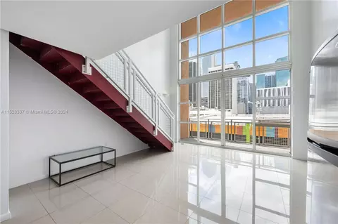253 NE 2nd St #612, Miami, FL 33132