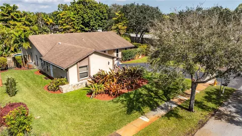 9061 NW 12th St, Plantation, FL 33322