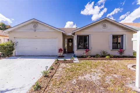 1020 SW 87th Ter, Pembroke Pines, FL 33025