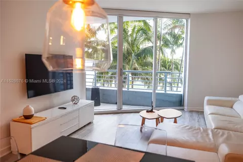 335 S Biscayne Blvd #303, Miami, FL 33131