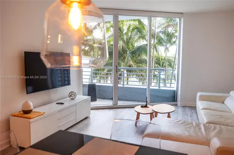 335 S Biscayne Blvd #303, Miami, FL 33131