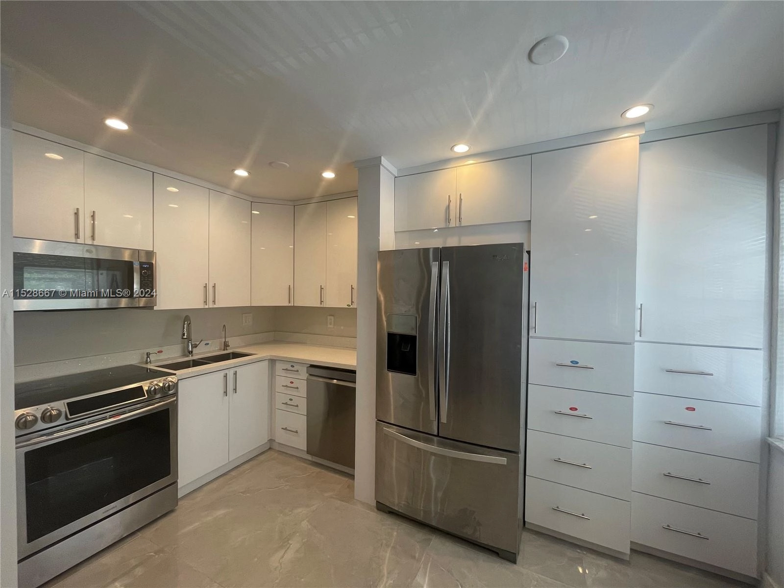 4732 SW 33rd Ave Unit 202  