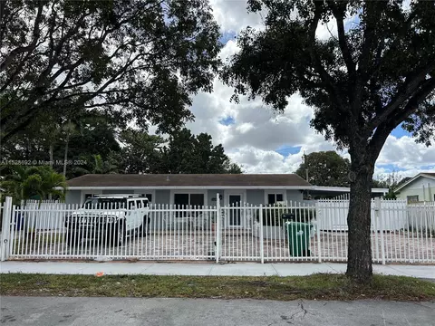 3220 NW 183rd St, Miami Gardens, FL 33056