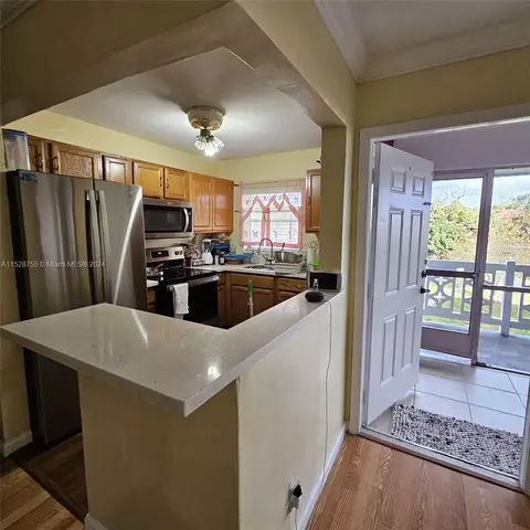 1701 NW 46th Ave #211, Lauderhill, FL 33313