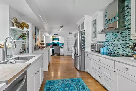 Kitchen - 247 Enid Dr #54, Key Biscayne, FL 33149 photo 4 of 5