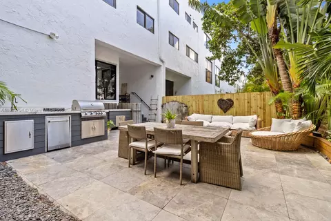 Exterior - 247 Enid Dr #54, Key Biscayne, FL 33149 photo 2 of 4