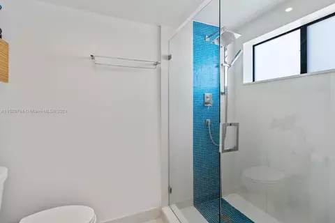 Bath - 247 Enid Dr #54, Key Biscayne, FL 33149 photo 3 of 4