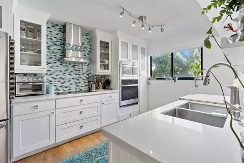 Kitchen - 247 Enid Dr #54, Key Biscayne, FL 33149 photo 1 of 5