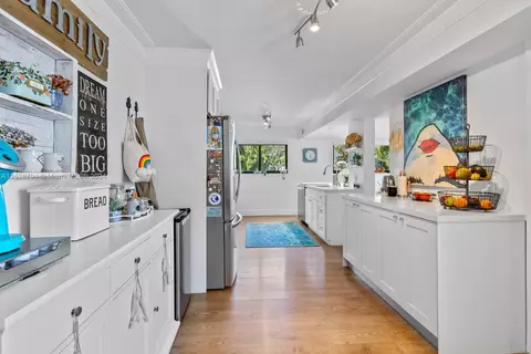 Kitchen - 247 Enid Dr #54, Key Biscayne, FL 33149 photo 3 of 5