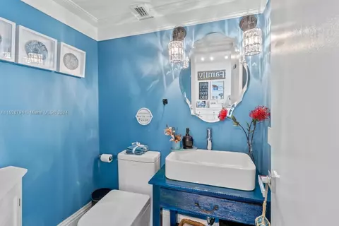 Bath - 247 Enid Dr #54, Key Biscayne, FL 33149 photo 1 of 4