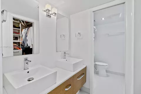 Bath - 247 Enid Dr #54, Key Biscayne, FL 33149 photo 4 of 4