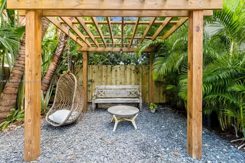 Exterior - 247 Enid Dr #54, Key Biscayne, FL 33149 photo 3 of 4
