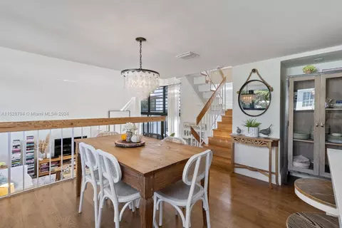 Dining - 247 Enid Dr #54, Key Biscayne, FL 33149 photo 1 of 2